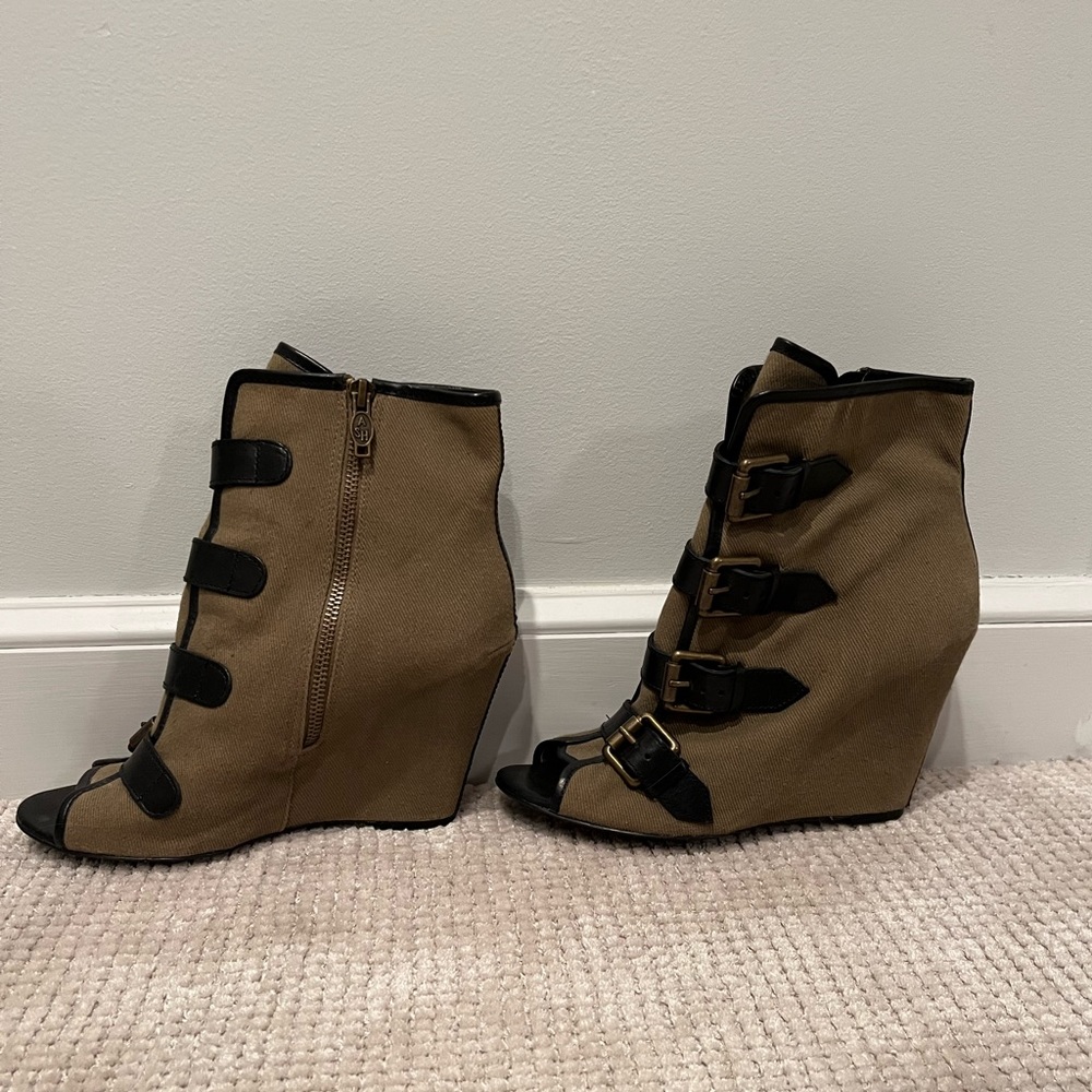 Listing for Rzaizy —Healed military boots by ASH good condition - Picture 5 of 16